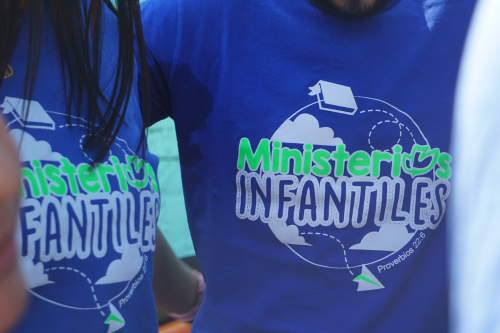 Jóvenes en oración